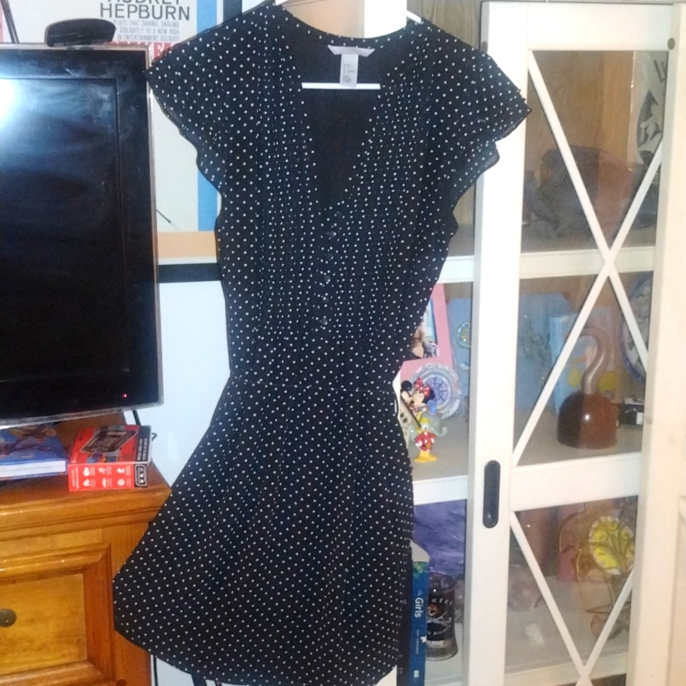 4/$20 H&M black & white polka dot button up dress with ruffled cap sleeves-8